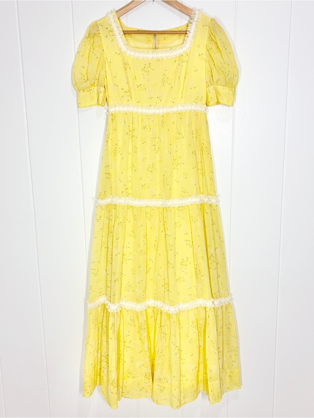 1970s Vintage Daisy Prairie Boho Maxi Dress Size Small Yellow